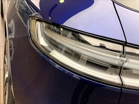 Used 2022 Porsche Macan w/ Premium Package Plus image 28