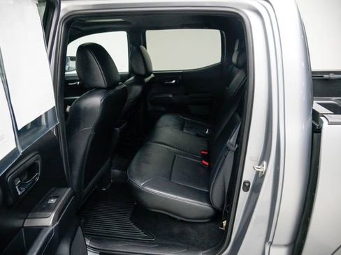 Used 2019 Toyota Tacoma TRD Sport AWD/4WD image 16