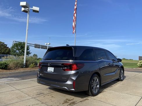 Used 2025 Honda Odyssey Touring image 11
