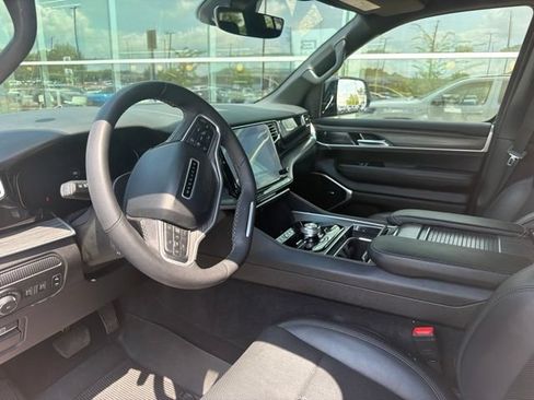 Used 2024 Jeep Wagoneer Series II w/ Premium Group I AWD/4WD image 28