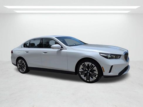 New 2027 BMW 530i RWD image 2