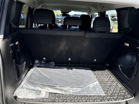 Used 2017 Jeep Renegade Sport w/ Power & Air Group image 18