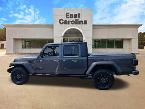 Certified 2024 Jeep Gladiator Sport AWD/4WD image 6