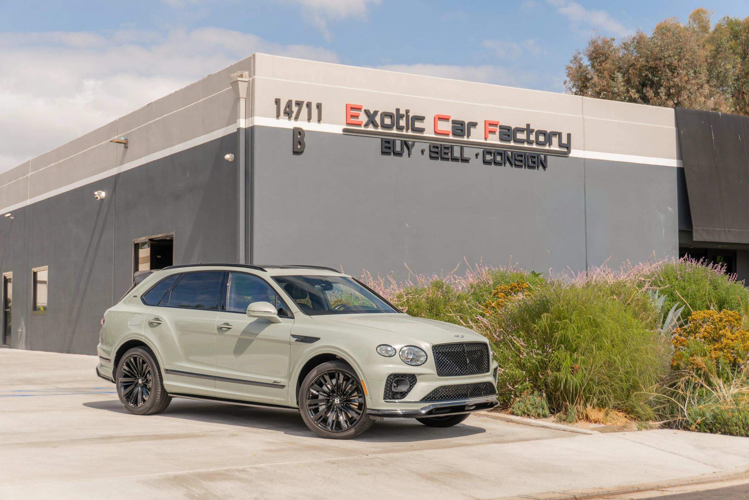 Used 2023 Bentley Bentayga Speed AWD/4WD image 1