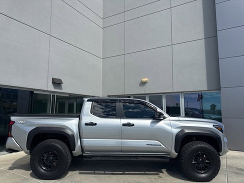 Used 2025 Toyota Tacoma TRD Off-Road image 8