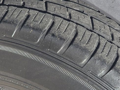 Used 2020 Ford Explorer XLT image 29