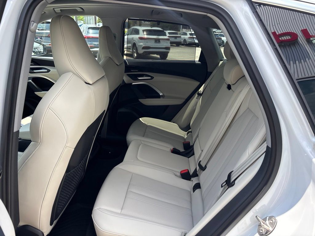 Used 2025 Audi Q5 Premium Plus w/ Premium Plus AWD/4WD image 10