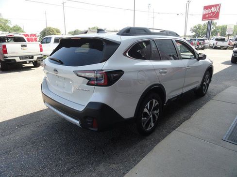 Used 2022 Subaru Outback Limited image 4