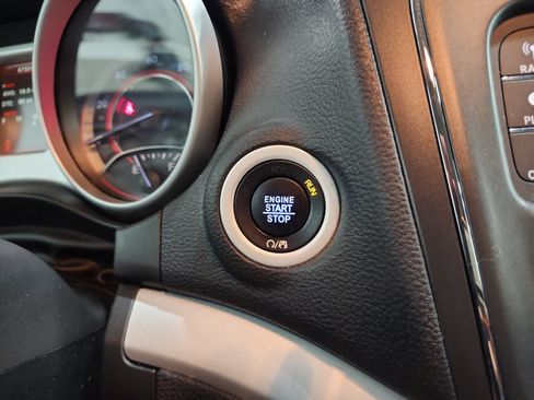 Used 2019 Dodge Journey SE FWD image 16