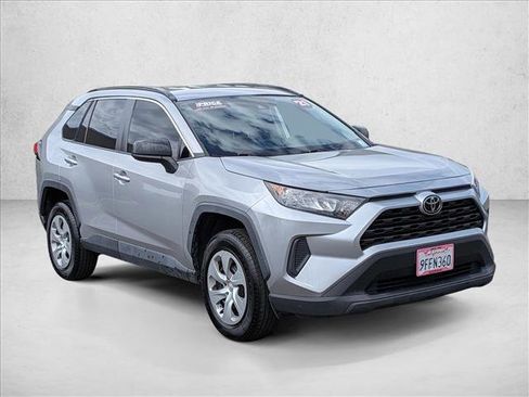 Used 2021 Toyota RAV4 LE FWD image 3