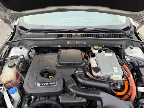 Used 2018 Ford Fusion SE FWD image 33