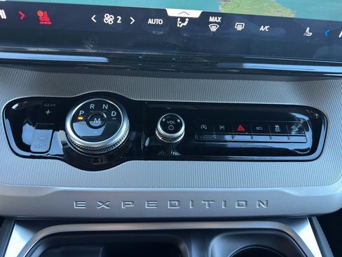 New 2026 Ford Expedition Active image 23