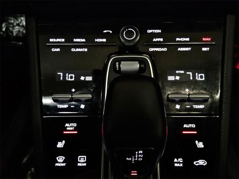 Used 2019 Porsche Cayenne Base image 30