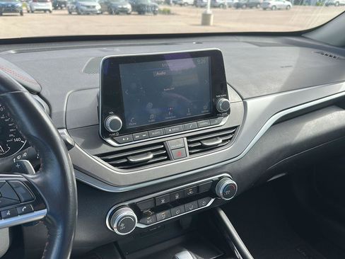 Used 2024 Nissan Altima 2.5 SR FWD image 16