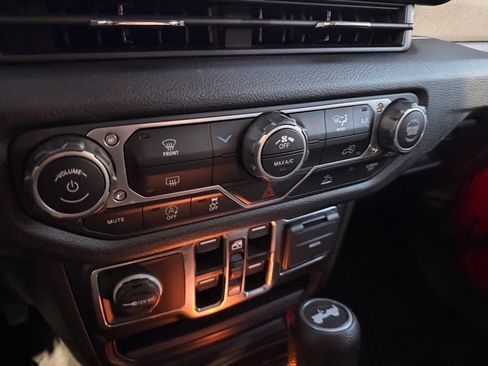 Used 2024 Jeep Wrangler Sport S image 23