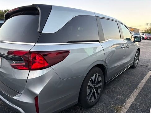 Used 2025 Honda Odyssey EX-L image 5