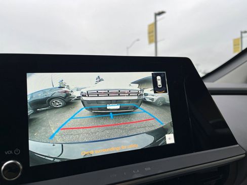 Used 2025 Toyota Prius LE image 17