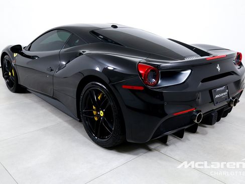 Used 2018 Ferrari 488 GTB RWD image 6