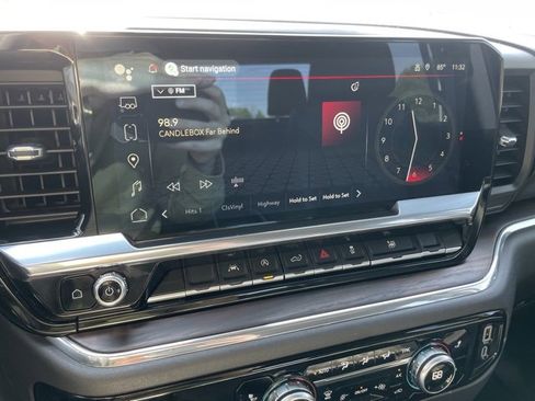 Used 2023 GMC Sierra 1500 SLT image 9