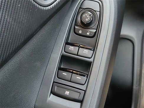 Certified 2025 Subaru Crosstrek 2.0i image 10