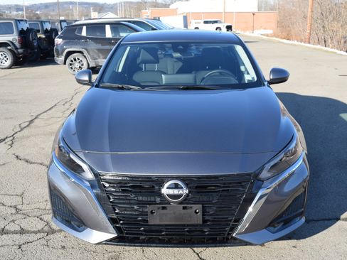 Used 2025 Nissan Altima 2.5 SV w/ SV Special Edition Package image 3