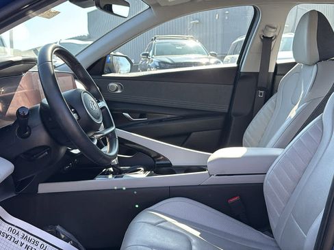 Used 2023 Hyundai Elantra Limited image 12
