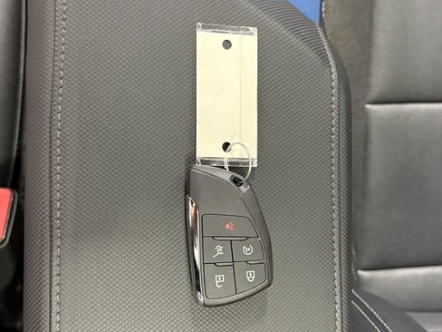 Used 2025 Chevrolet Equinox EV LT w/ Convenience Package II FWD image 39
