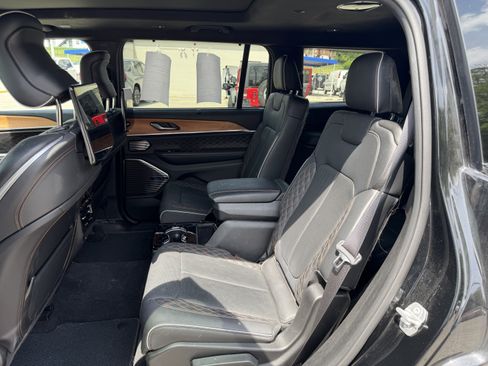 Used 2023 Jeep Grand Cherokee L Summit AWD/4WD image 12