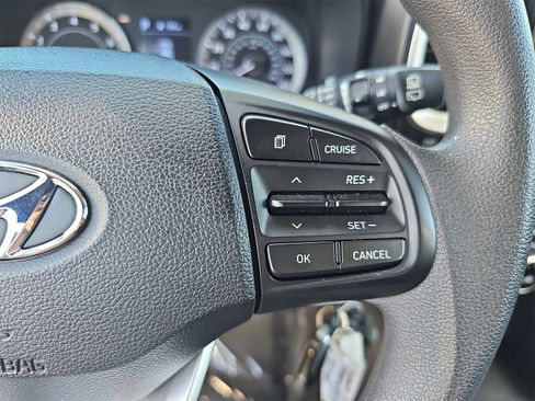 Certified 2022 Hyundai Venue SE image 17