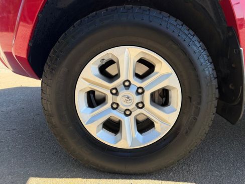 Used 2015 Toyota 4Runner SR5 AWD/4WD image 24