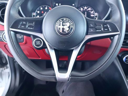 Used 2019 Alfa Romeo Giulia RWD image 21