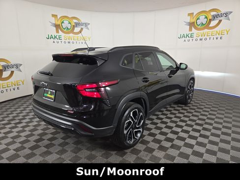 Used 2025 Chevrolet Trax RS w/ Sunroof Package FWD image 9