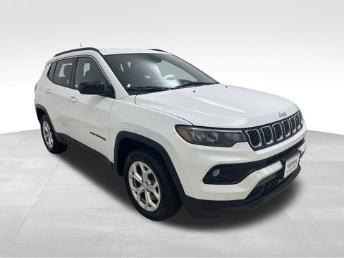 Used 2024 Jeep Compass Latitude AWD/4WD image 7