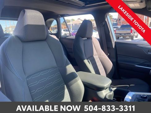 Used 2024 Toyota RAV4 SE image 16