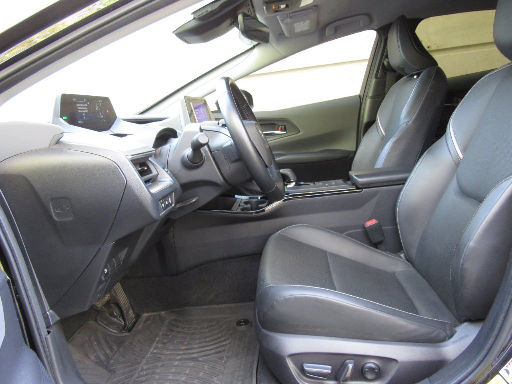 Used 2025 Toyota Prius FWD image 11