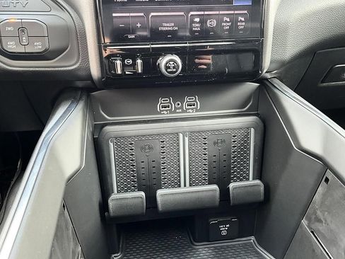 New 2026 RAM 3500 Laramie AWD/4WD image 28