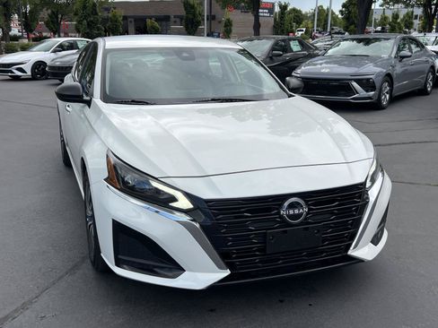 Used 2025 Nissan Altima 2.5 SV FWD image 4