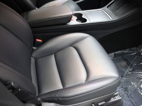 Used 2023 Tesla Model Y Long Range image 22