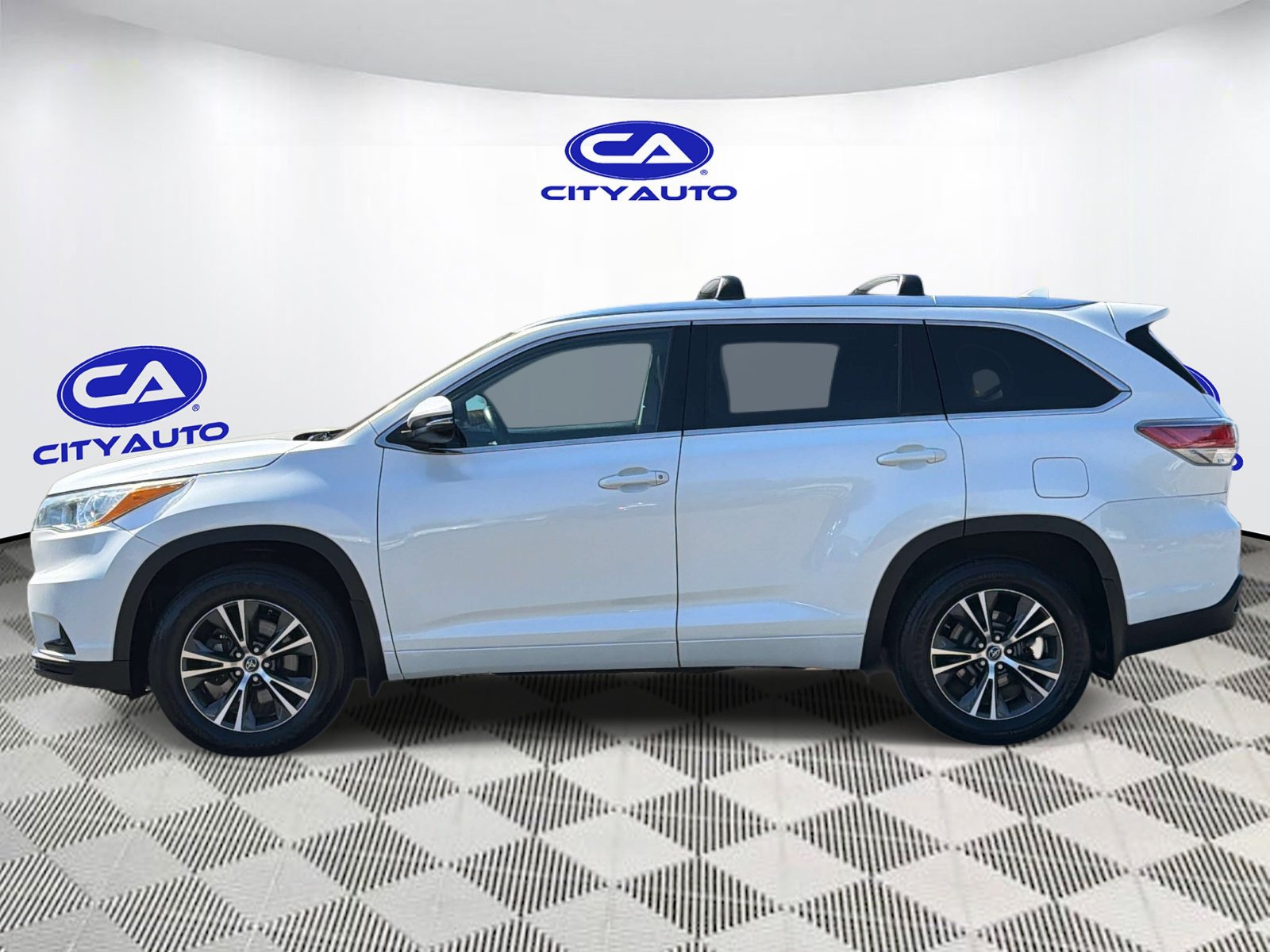Used 2016 Toyota Highlander XLE AWD/4WD image 7