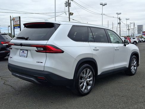 Used 2024 Toyota Grand Highlander XLE image 7