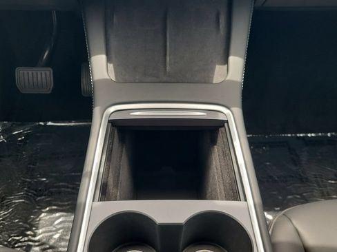 Used 2023 Tesla Model Y Long Range AWD/4WD image 19