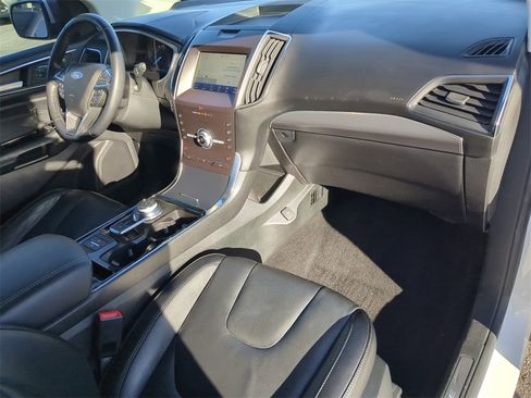 Used 2020 Ford Edge Titanium image 12