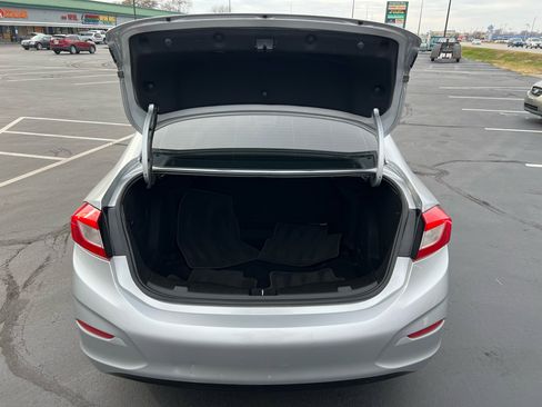 Used 2018 Chevrolet Cruze LS image 42