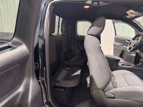 Used 2018 Toyota Tacoma TRD Sport AWD/4WD image 25