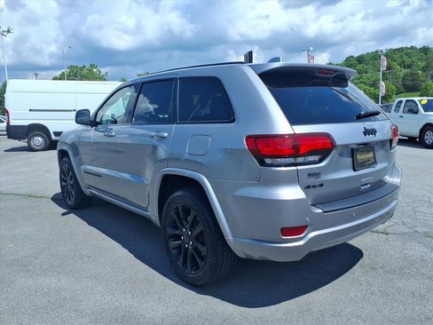 Used 2019 Jeep Grand Cherokee Altitude AWD/4WD image 3