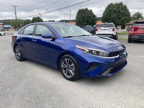 Used 2022 Kia Forte LXS w/ LXS Technology Package FWD image 3