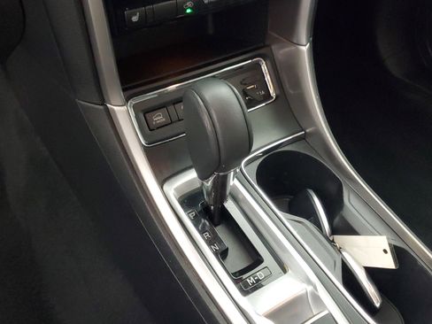 Used 2022 Subaru Ascent Limited image 22