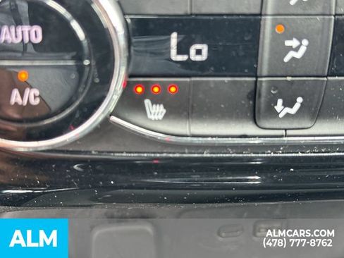 Used 2025 Chevrolet Trax LT w/ LT Convenience Package FWD image 33