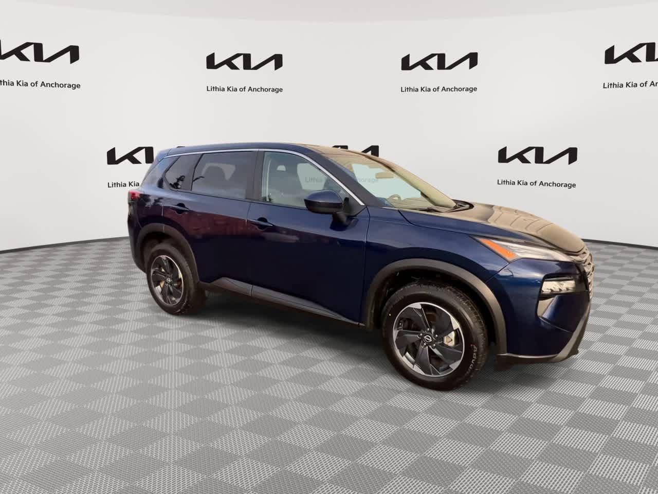 Used 2024 Nissan Rogue SV AWD/4WD image 2