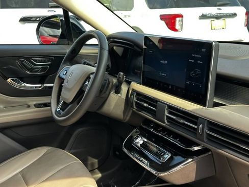 Certified 2024 Lincoln Corsair AWD w/ Equipment Group 101A image 33